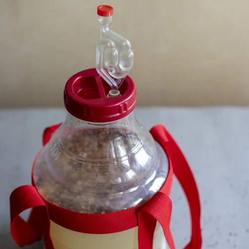 Kevyt, särkymätön viinipallo hihnoilla, 10 L - 19