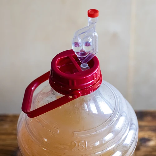 Kevyt, särkymätön viinipallo, jossa kahva, 25 L - 14