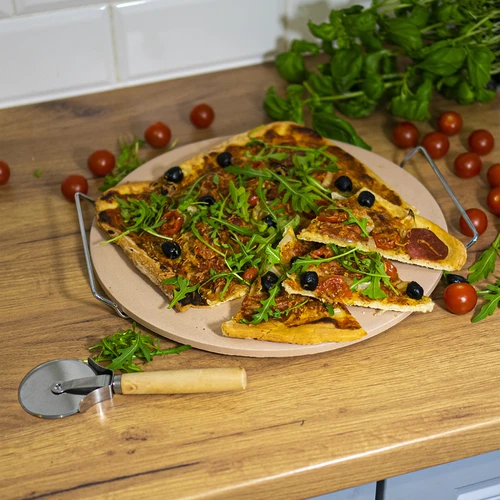 Pizzakivi kahvalla ja veitsellä, kordieriitista, pyöreä 33 cm - 14