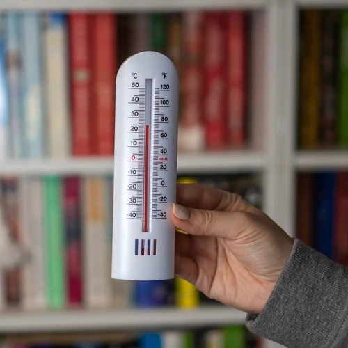 Yleiskäyttöinen lämpömittari (-40°C - +50°C) 16cm - 3