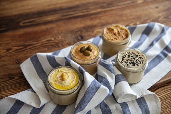 Hummus eri makuvaihtoehdoissa
