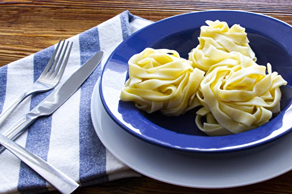 Kotitekoinen tagliatelle-pasta