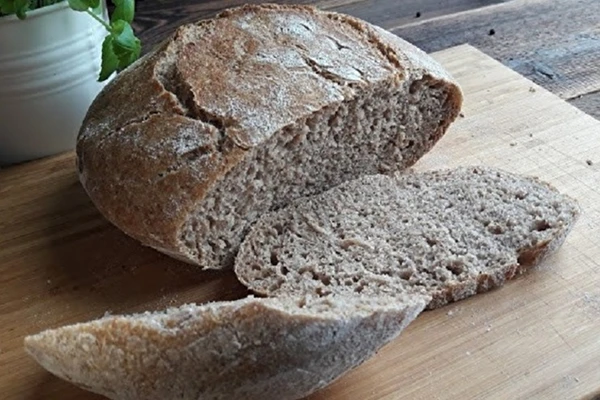Vehnäleipä lisätyllä täysjyväjauholla