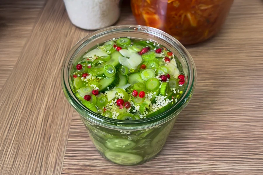 Japanilaiseen tapaan marinoidut kurkut