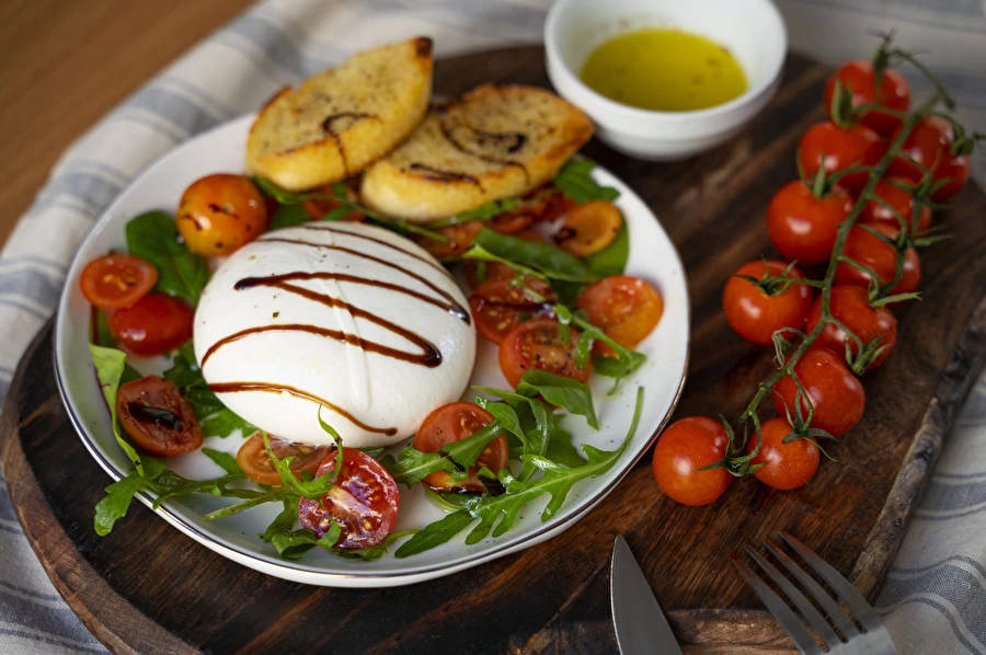 Kotitekoinen mozzarella-tyyppinen juusto