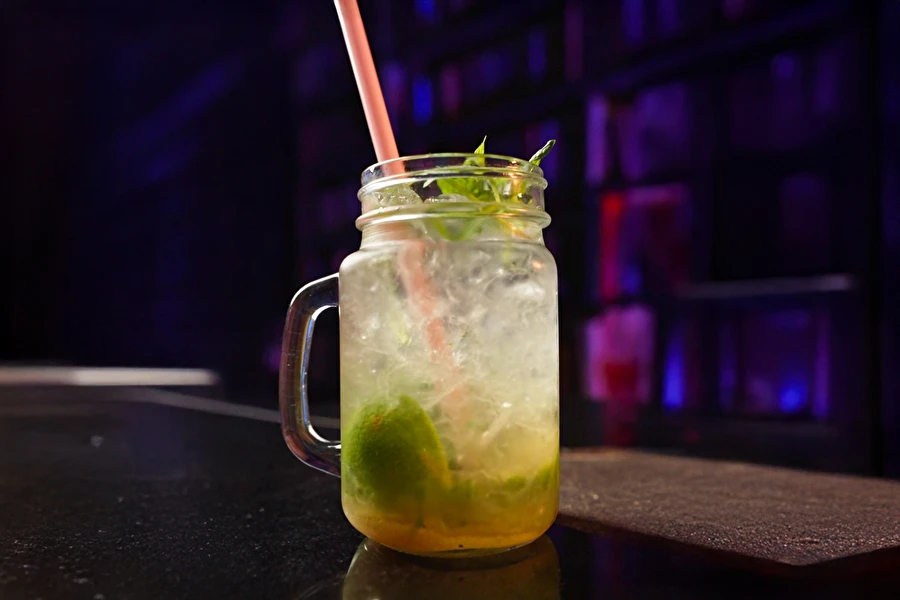 Browin Przepiśnik - Nojito - raikas, alkoholiton drinkki limetillä ja mintulla