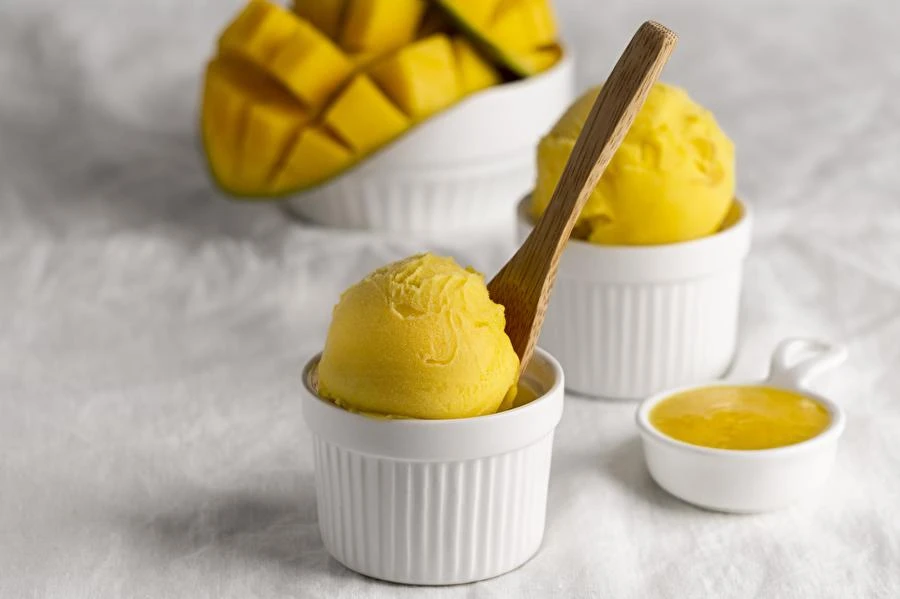 Raikas mangosorbetti – luonnollinen, kevyt ja täynnä makua!