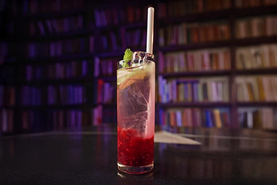 Browin Przepiśnik - Vadelmakuningas – elegantti mocktail kaikkiin tilaisuuksiin
